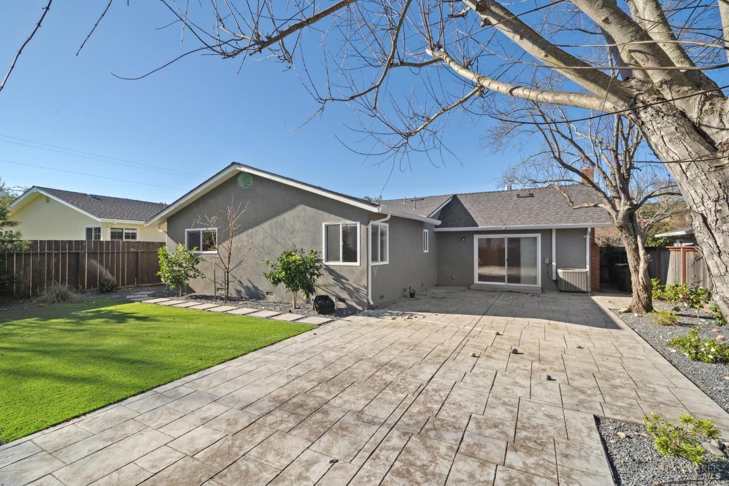 Detail Gallery Image 34 of 35 For 918 Las Pavadas Ave, San Rafael,  CA 94903 - 3 Beds | 2 Baths