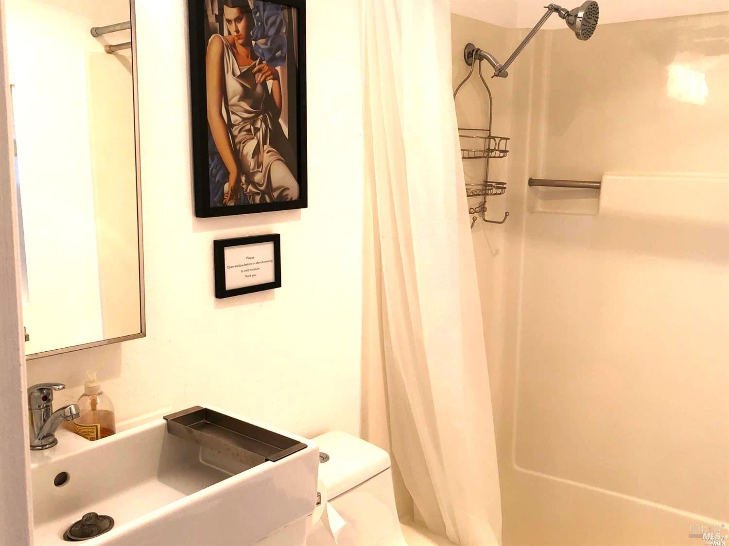 Detail Gallery Image 10 of 14 For 2371 Vista Del Mar Ln, Tiburon,  CA 94920 - 1 Beds | 1 Baths