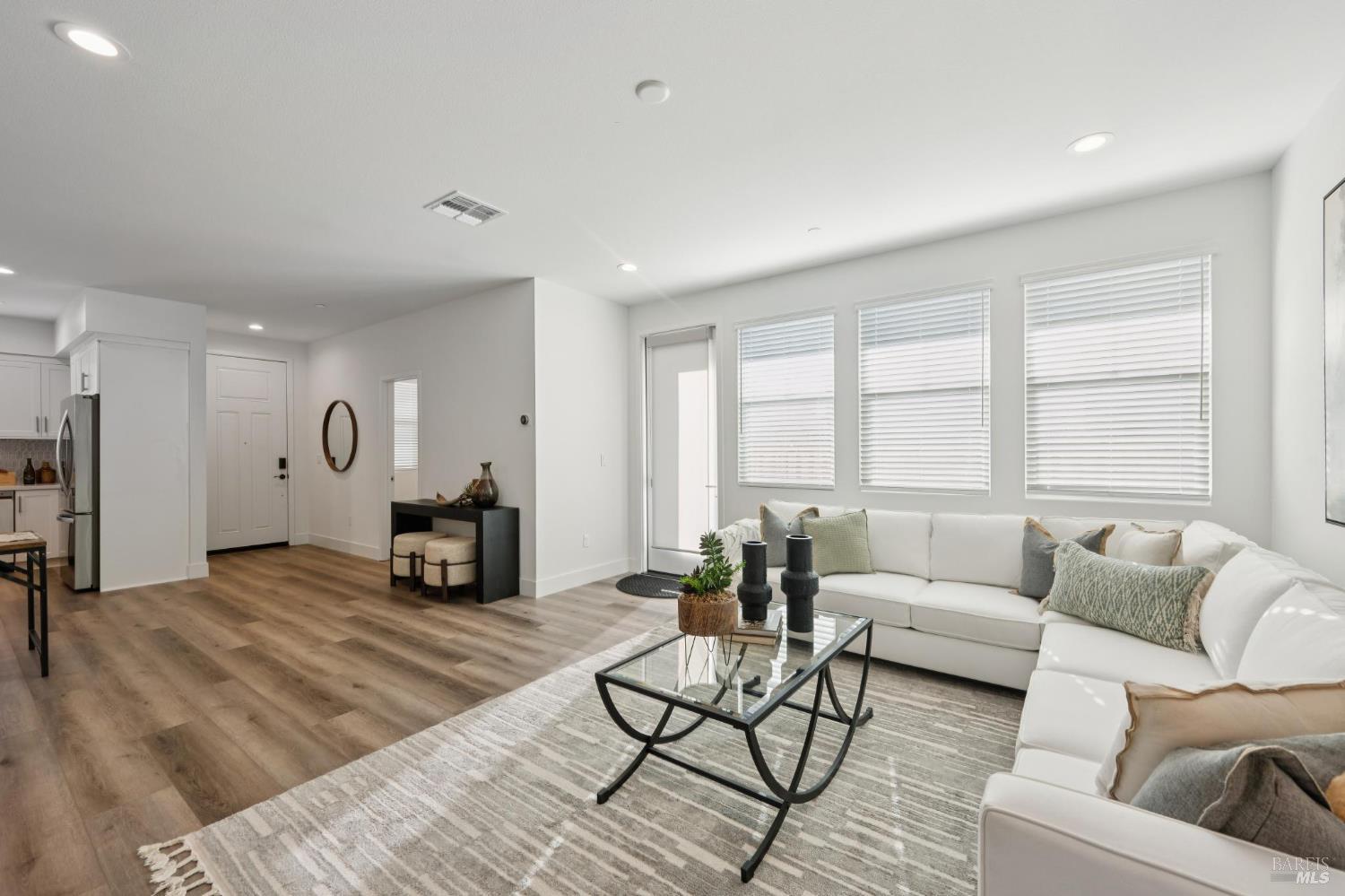 Detail Gallery Image 12 of 49 For 2716 Amora Cir, Santa Rosa,  CA 95407 - 4 Beds | 3/1 Baths