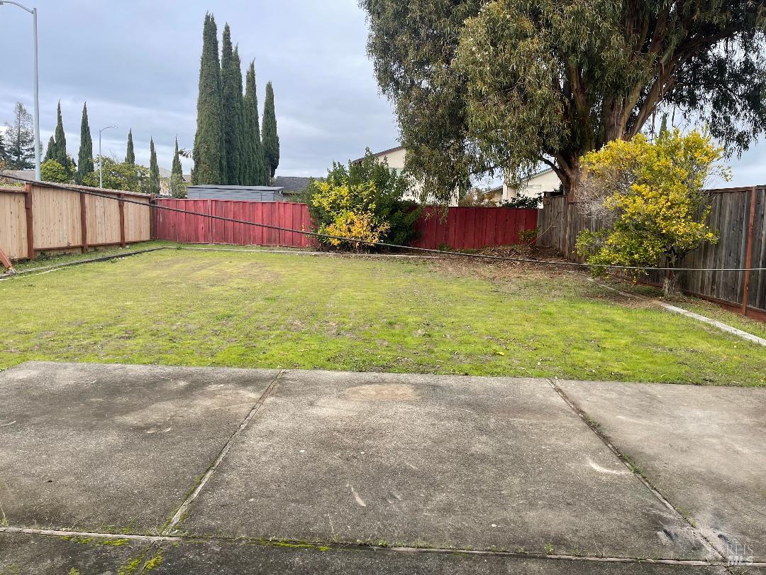 Detail Gallery Image 4 of 15 For 100 Obsidian Ct, Vallejo,  CA 94589 - 4 Beds | 2/1 Baths