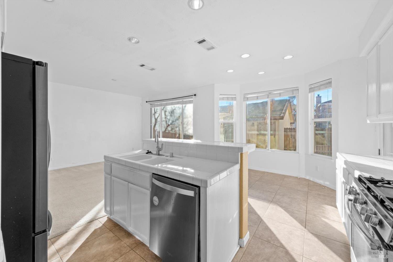 Detail Gallery Image 22 of 47 For 1325 Valley Glen Dr, Dixon,  CA 95620 - 3 Beds | 2/1 Baths