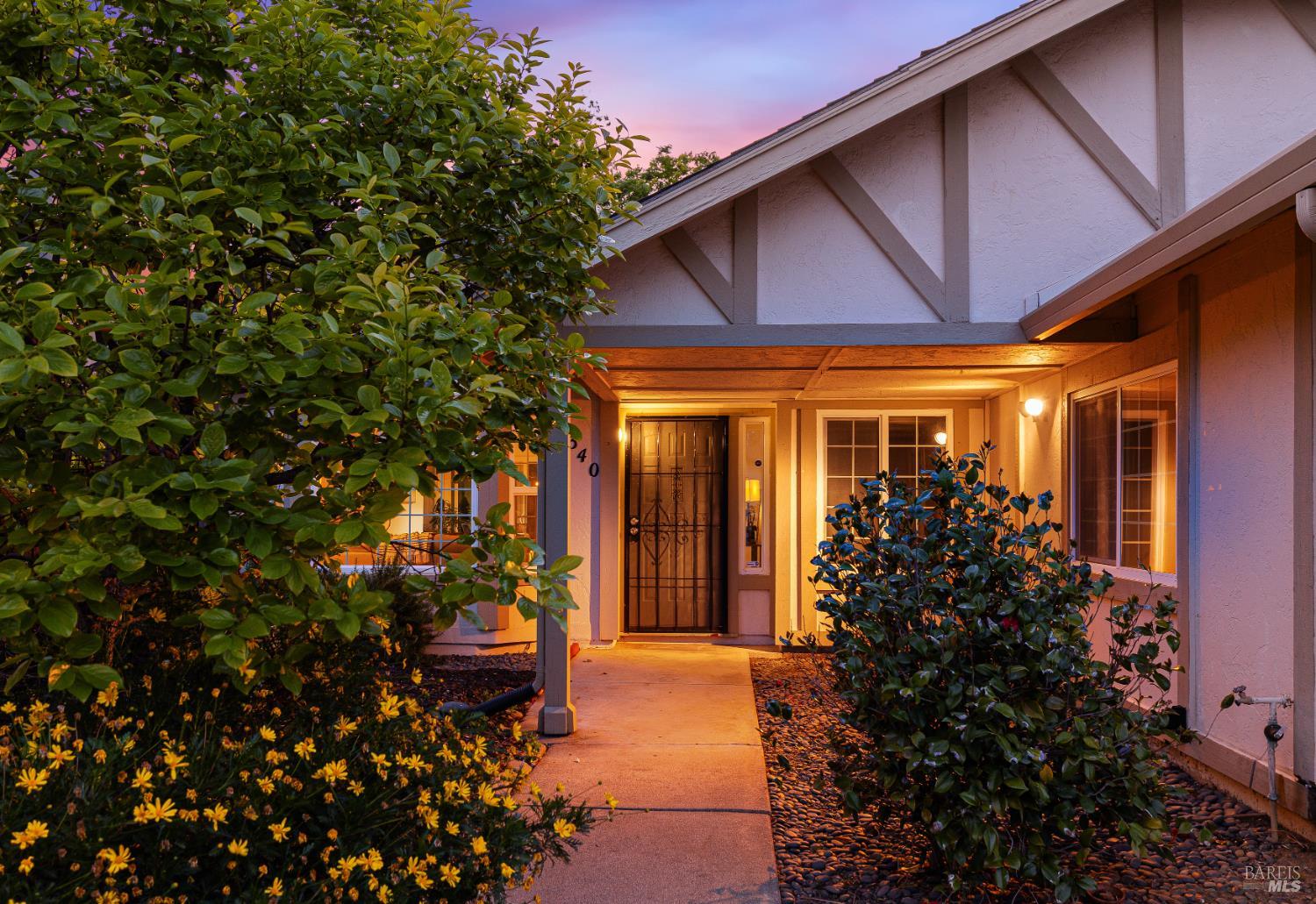 Detail Gallery Image 3 of 47 For 340 Kendrick Ln, Vacaville,  CA 95687 - 3 Beds | 2 Baths