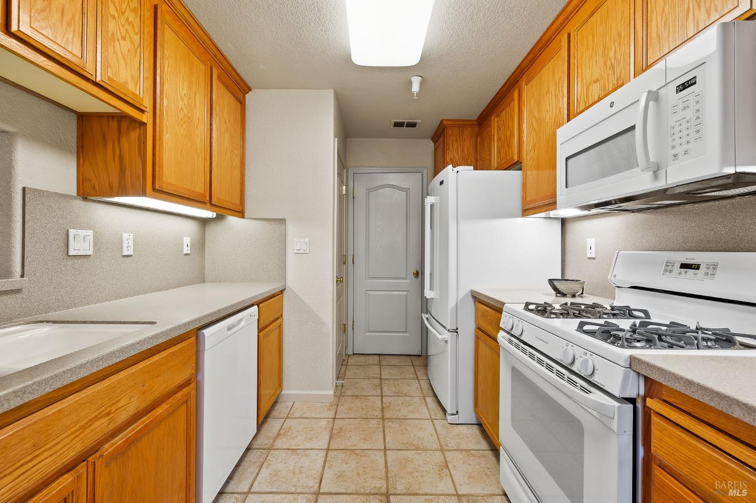 Detail Gallery Image 22 of 45 For 160 Sutherlin Ln, Fairfield,  CA 94534 - 2 Beds | 2/1 Baths