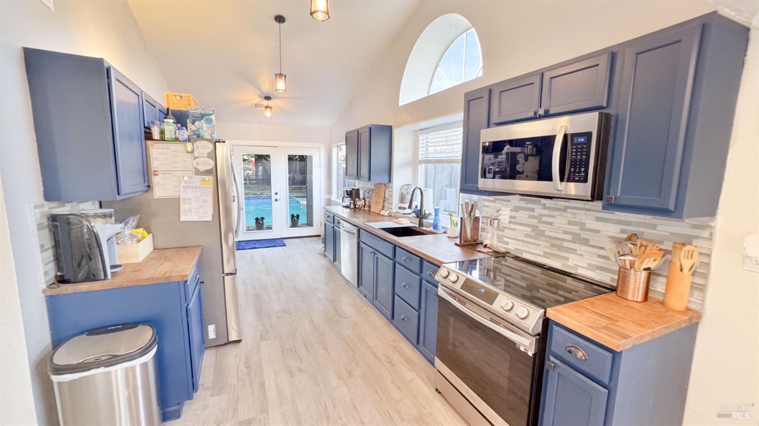 Detail Gallery Image 4 of 20 For 265 Ahern Ln, Dixon,  CA 95620 - 3 Beds | 2 Baths