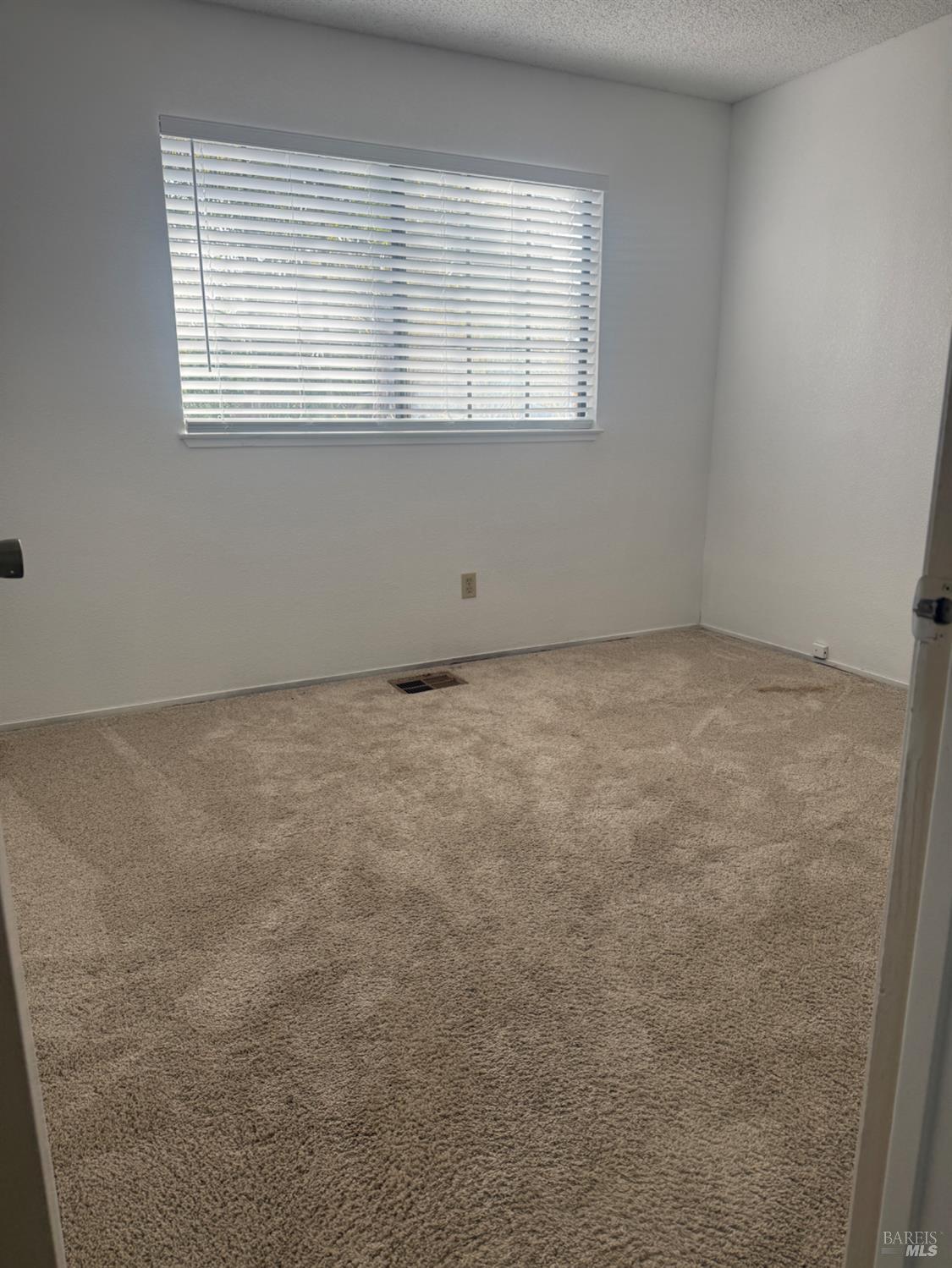 Detail Gallery Image 14 of 15 For 290 Kent Pl, American Canyon,  CA 94503 - 4 Beds | 2/1 Baths