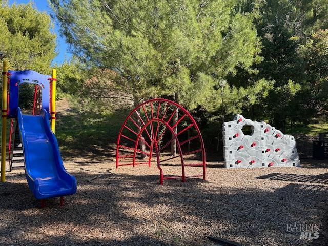 Detail Gallery Image 13 of 13 For 900 Cambridge Dr #114,  Benicia,  CA 94510 - 2 Beds | 1 Baths