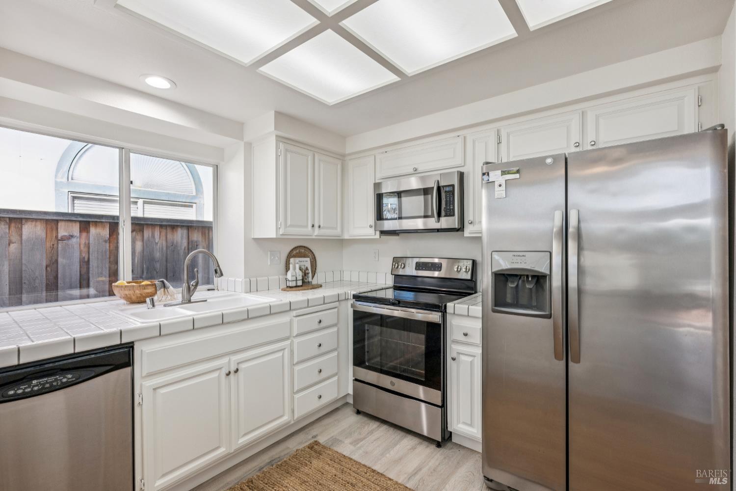 Detail Gallery Image 13 of 41 For 160 Flametree Cir, Windsor,  CA 95492 - 3 Beds | 2 Baths