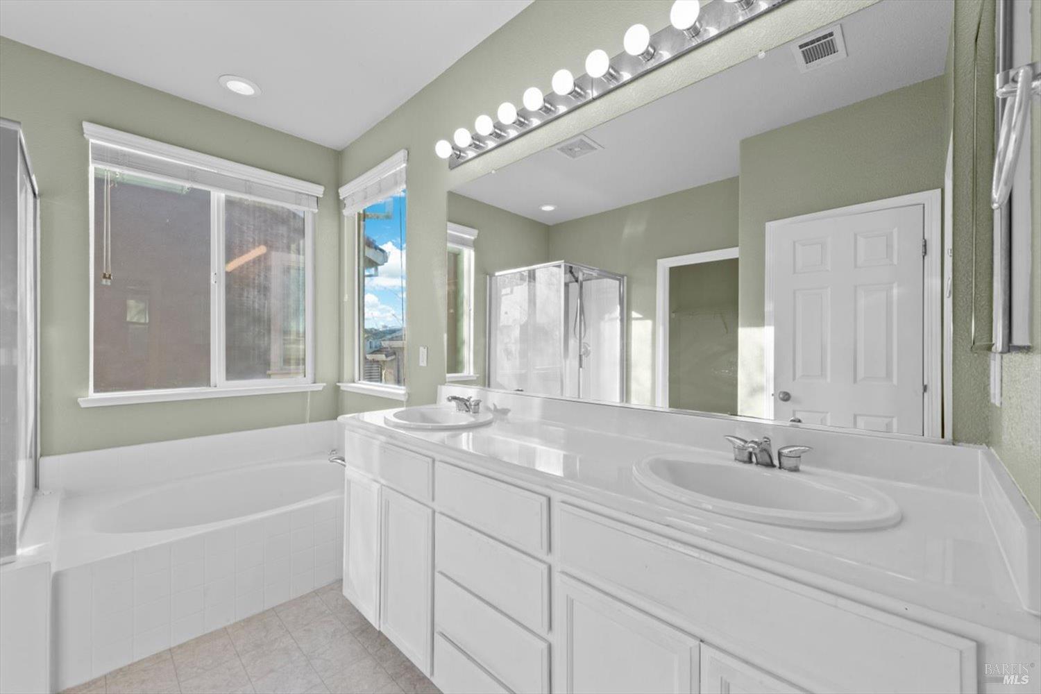 Detail Gallery Image 28 of 47 For 1325 Valley Glen Dr, Dixon,  CA 95620 - 3 Beds | 2/1 Baths