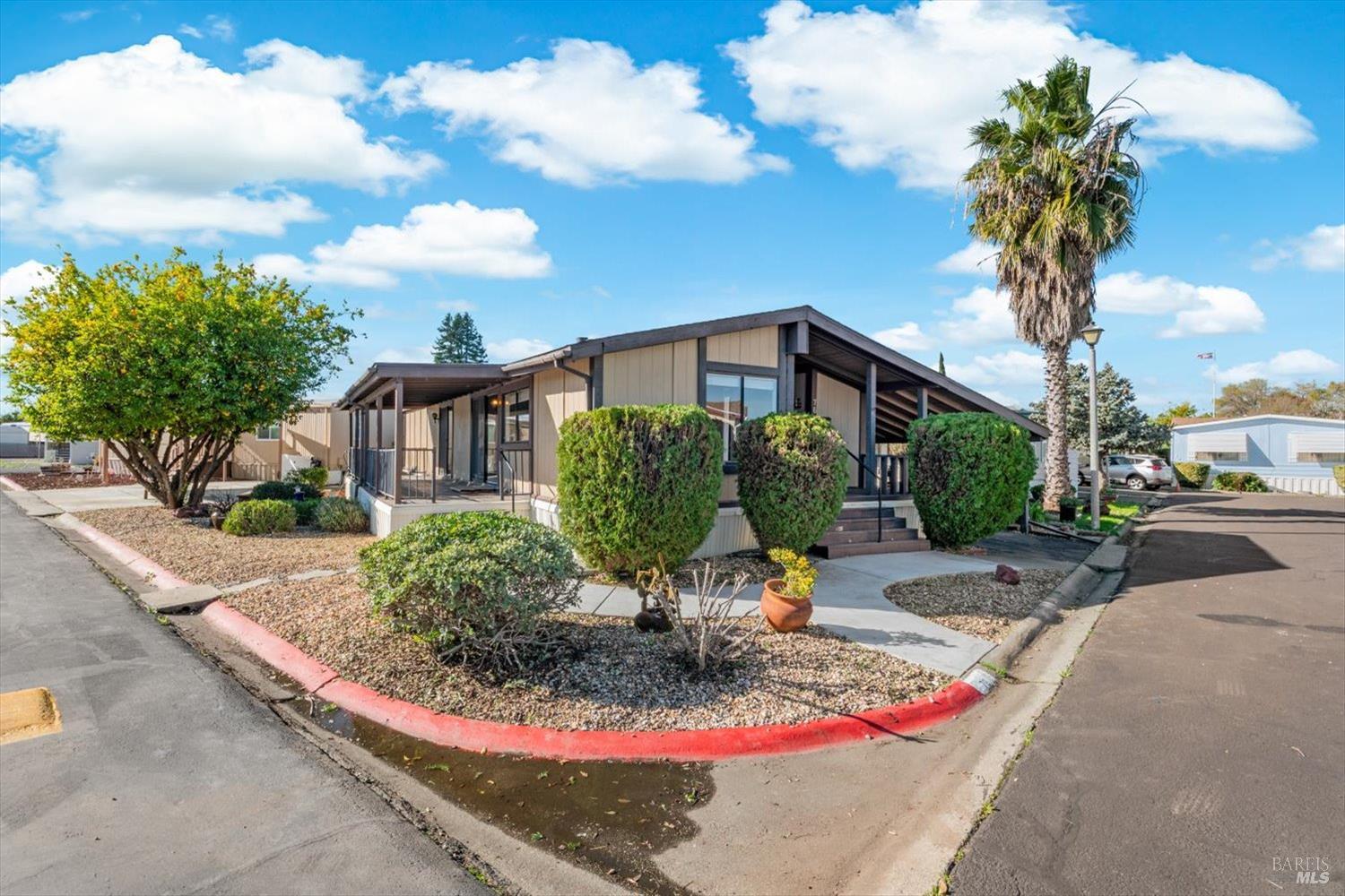 Detail Gallery Image 3 of 30 For 76 Lemon Tree Cir, Vacaville,  CA 95687 - 2 Beds | 2 Baths