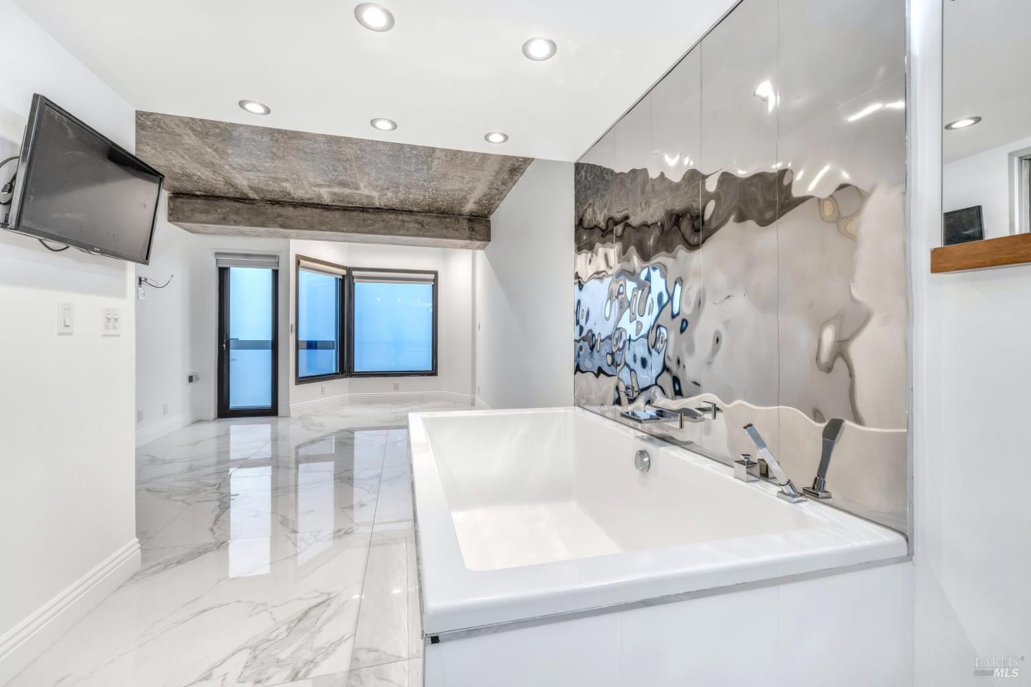 Detail Gallery Image 62 of 83 For 6363 Christie Ave #2513,  Emeryville,  CA 94608 - 1 Beds | 1 Baths