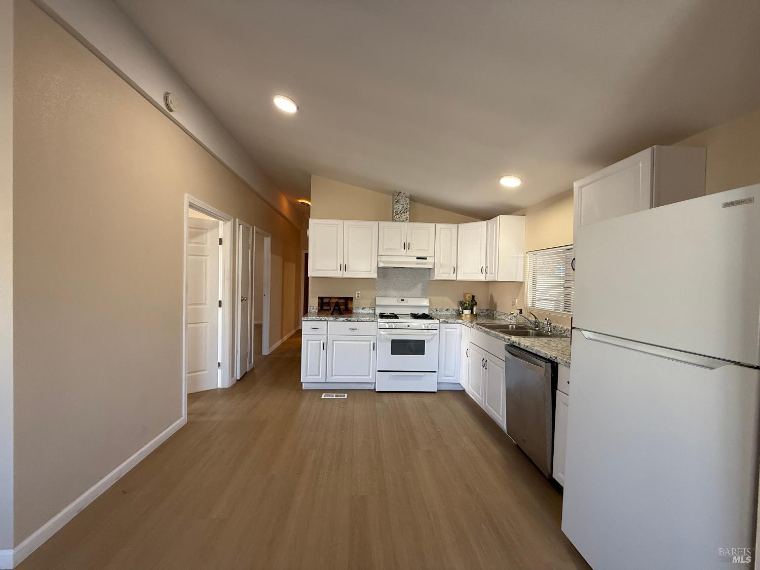 Detail Gallery Image 9 of 25 For 190 Apple Ln, Santa Rosa,  CA 95407 - 2 Beds | 2 Baths