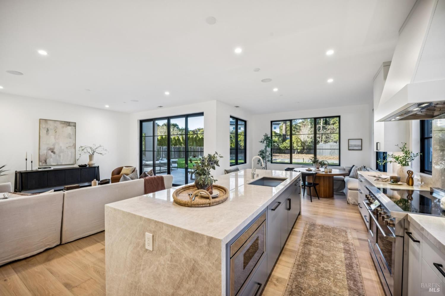 Detail Gallery Image 21 of 76 For 33 Fawn Dr, San Anselmo,  CA 94960 - 5 Beds | 4/1 Baths