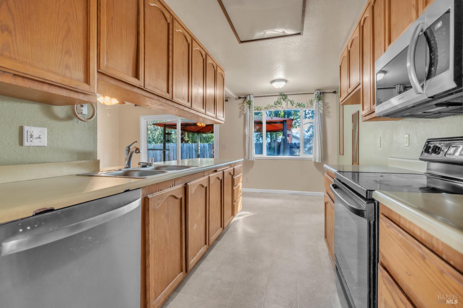 Detail Gallery Image 13 of 33 For 793 Marigold Dr, Fairfield,  CA 94533 - 4 Beds | 2 Baths