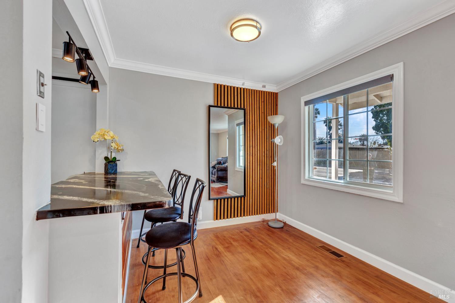 Detail Gallery Image 8 of 37 For 1260 Meadow Ln, Concord,  CA 94520 - 4 Beds | 3 Baths