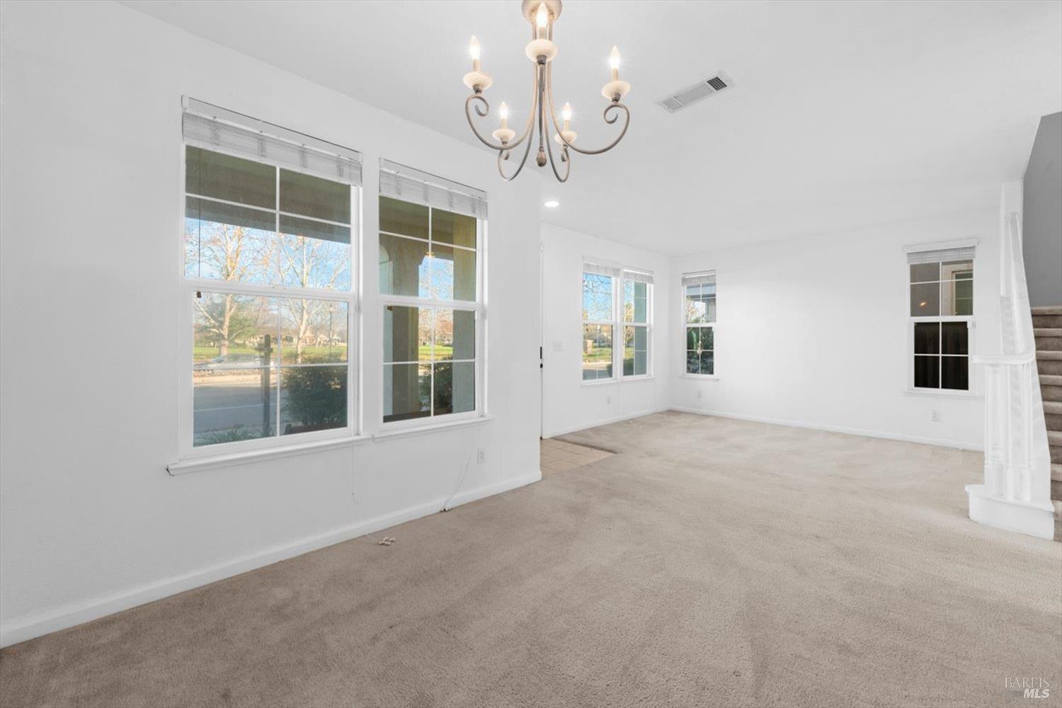 Detail Gallery Image 8 of 47 For 1325 Valley Glen Dr, Dixon,  CA 95620 - 3 Beds | 2/1 Baths