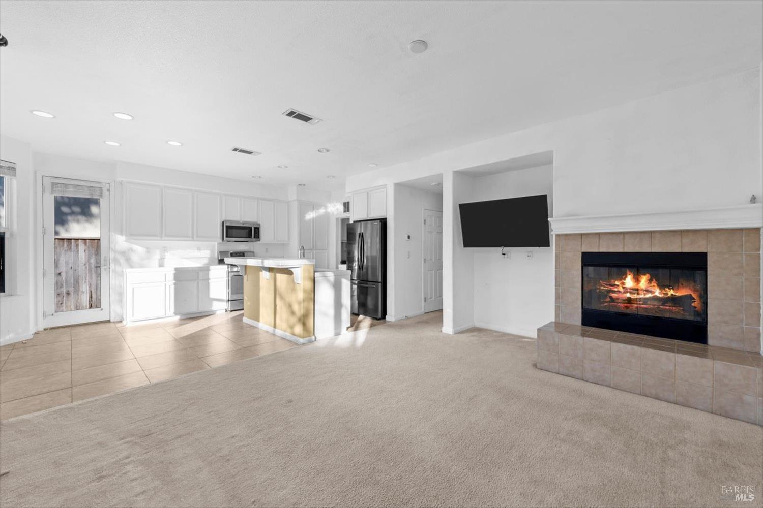 Detail Gallery Image 13 of 47 For 1325 Valley Glen Dr, Dixon,  CA 95620 - 3 Beds | 2/1 Baths