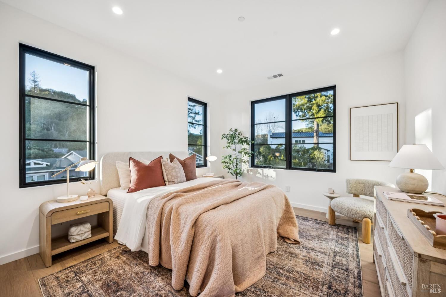 Detail Gallery Image 55 of 76 For 33 Fawn Dr, San Anselmo,  CA 94960 - 5 Beds | 4/1 Baths