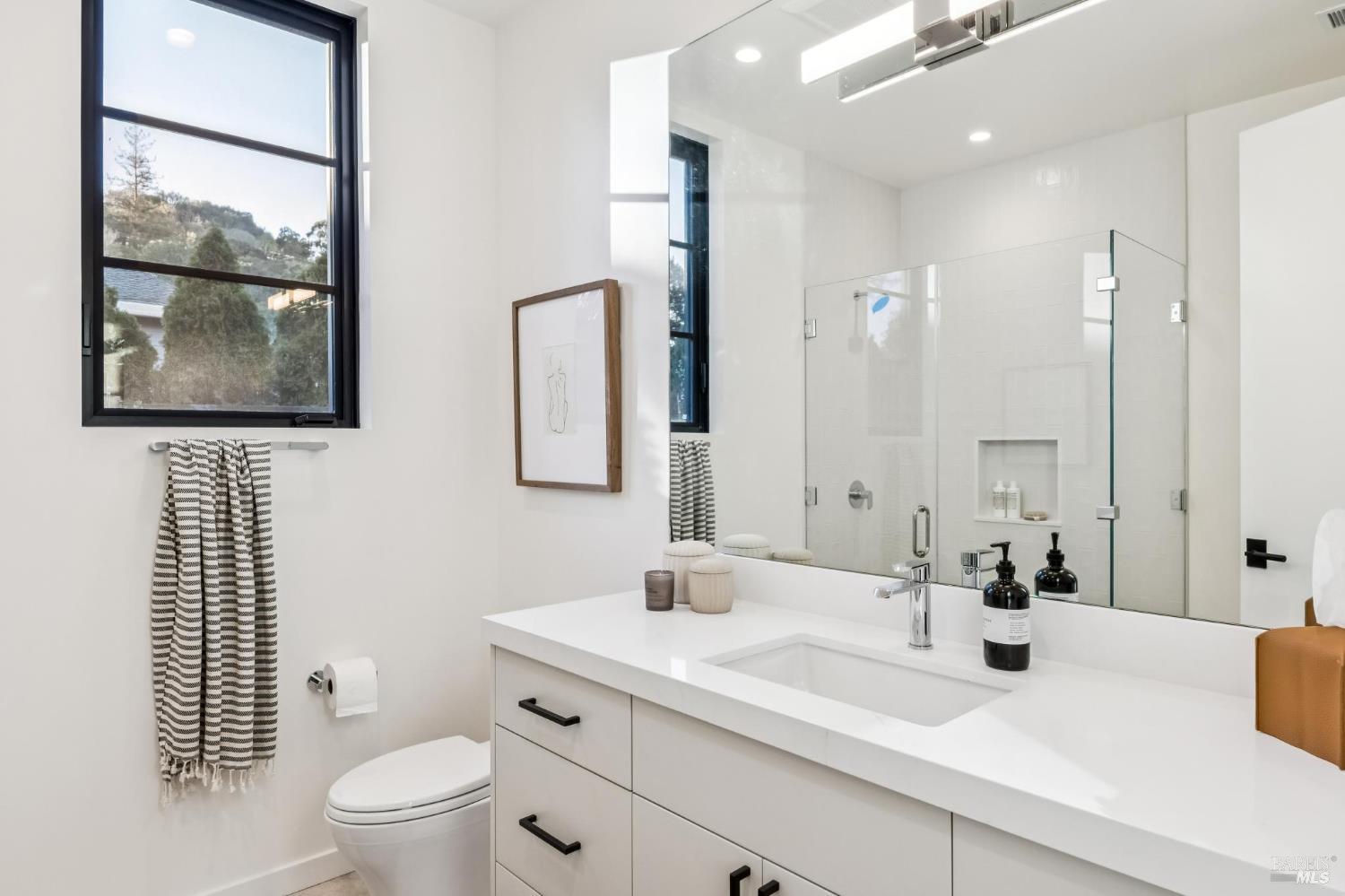 Detail Gallery Image 53 of 76 For 33 Fawn Dr, San Anselmo,  CA 94960 - 5 Beds | 4/1 Baths