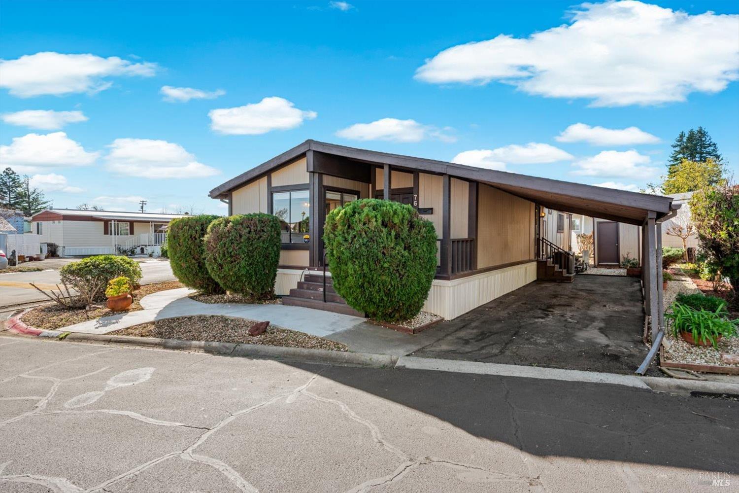 Detail Gallery Image 2 of 30 For 76 Lemon Tree Cir, Vacaville,  CA 95687 - 2 Beds | 2 Baths