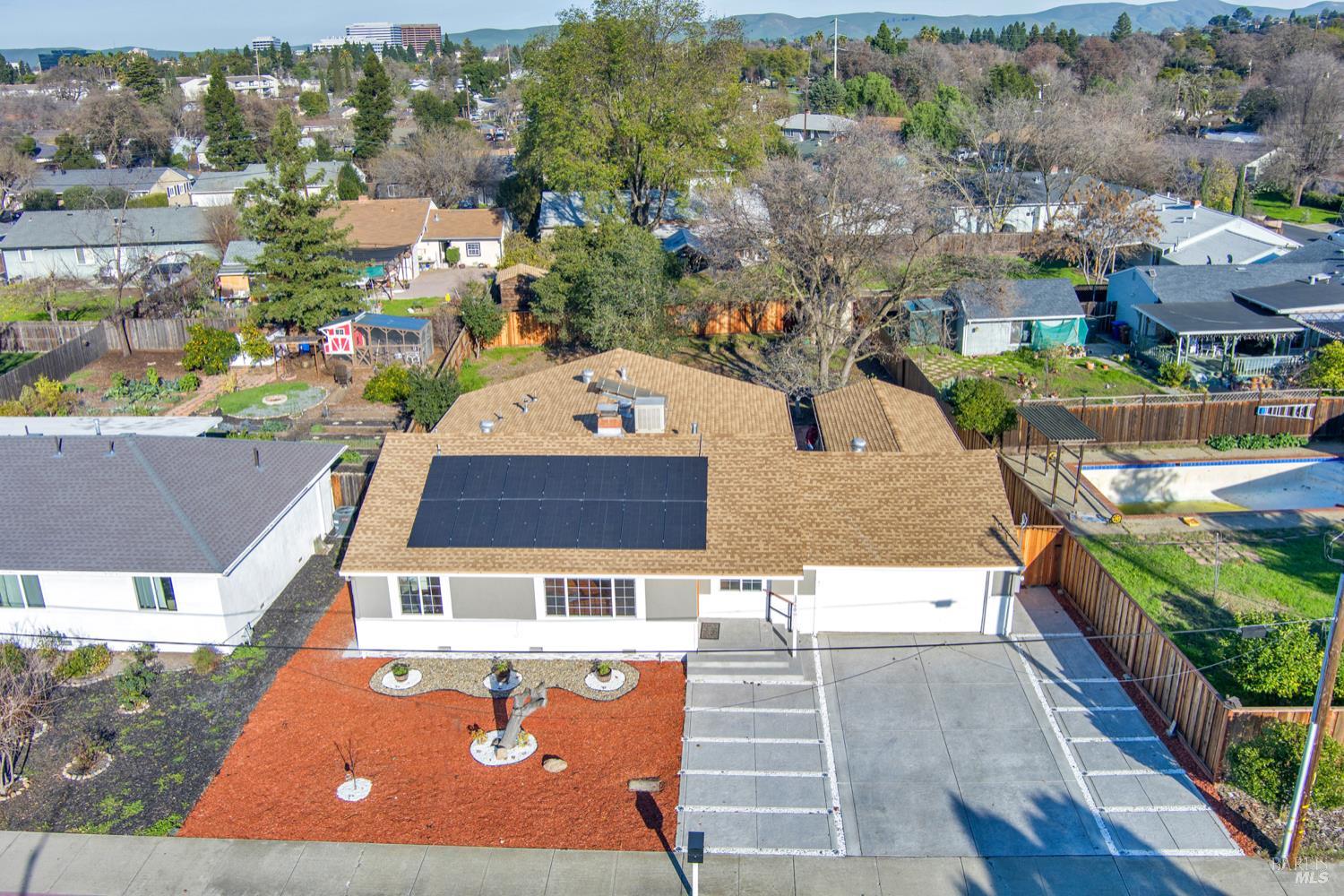 Detail Gallery Image 2 of 37 For 1260 Meadow Ln, Concord,  CA 94520 - 4 Beds | 3 Baths