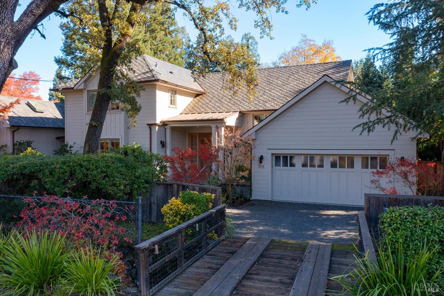 Detail Gallery Image 2 of 38 For 1711 Spring St, Saint Helena,  CA 94574 - 4 Beds | 3/1 Baths