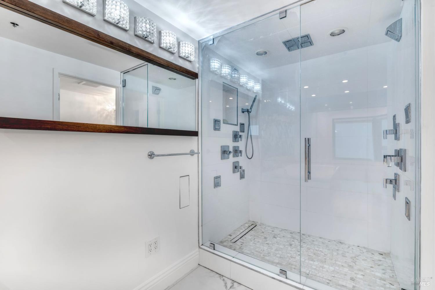 Detail Gallery Image 63 of 83 For 6363 Christie Ave #2513,  Emeryville,  CA 94608 - 1 Beds | 1 Baths