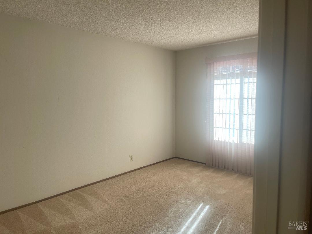 Detail Gallery Image 13 of 15 For 100 Obsidian Ct, Vallejo,  CA 94589 - 4 Beds | 2/1 Baths