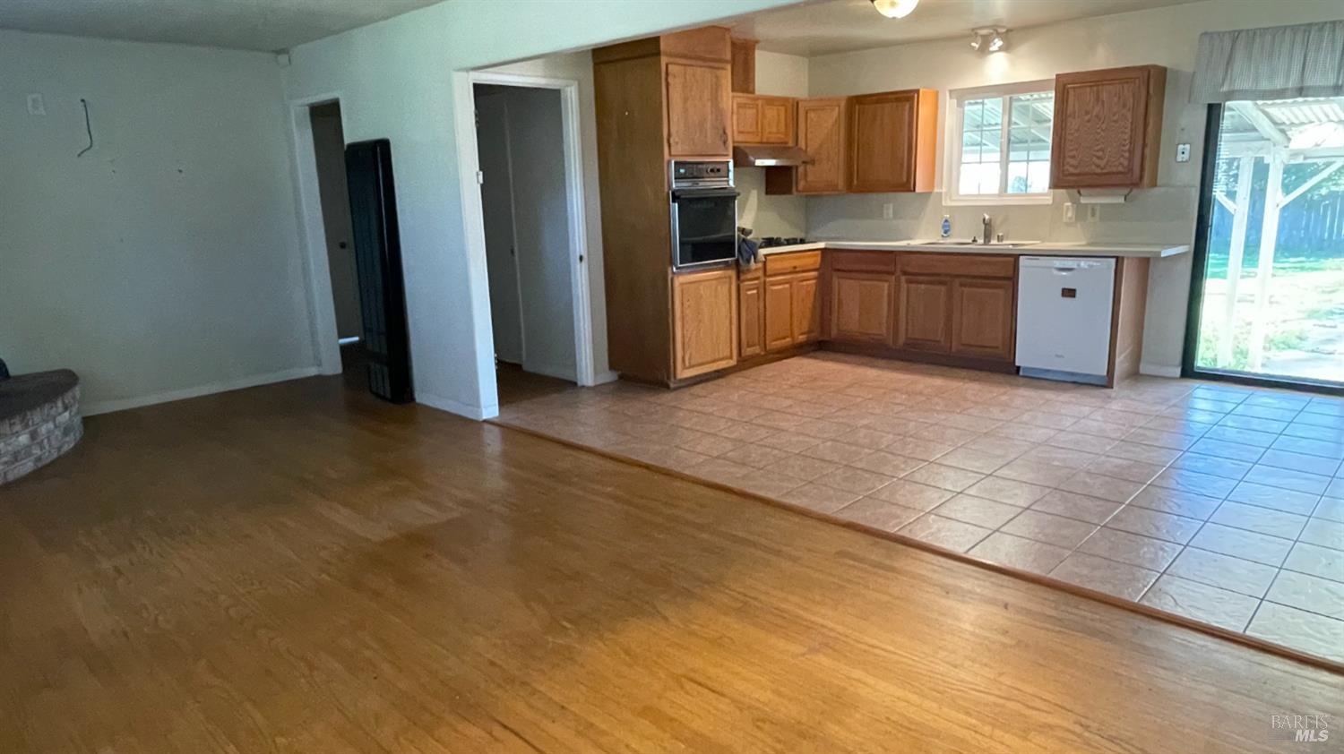 Detail Gallery Image 4 of 12 For 1798 Larry Dr, Santa Rosa,  CA 95403 - 2 Beds | 1 Baths