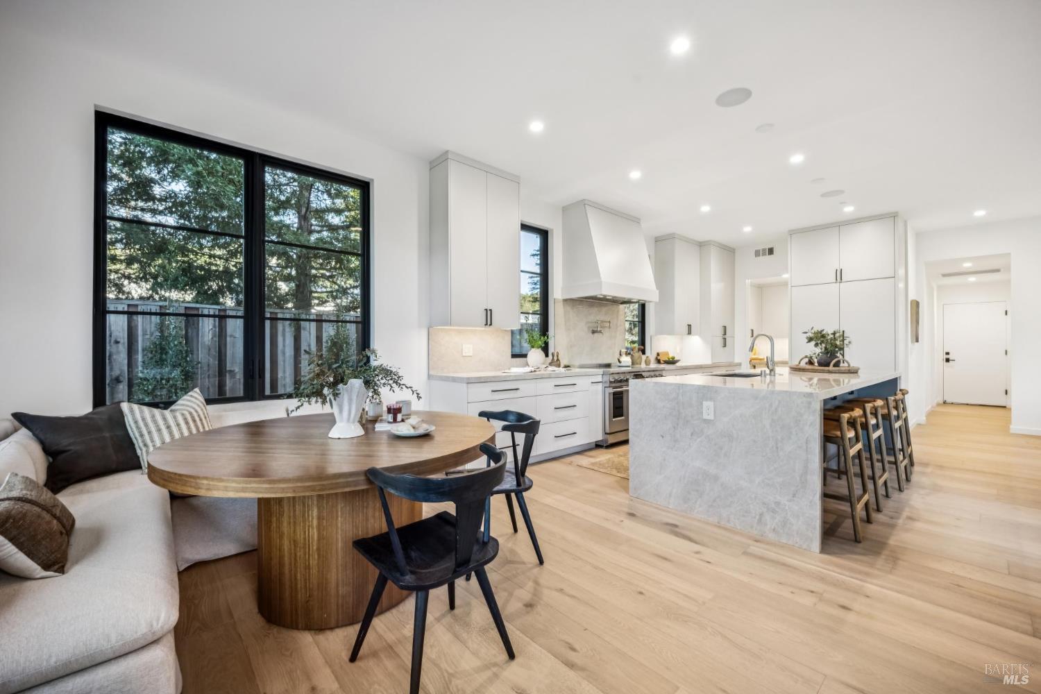 Detail Gallery Image 26 of 76 For 33 Fawn Dr, San Anselmo,  CA 94960 - 5 Beds | 4/1 Baths