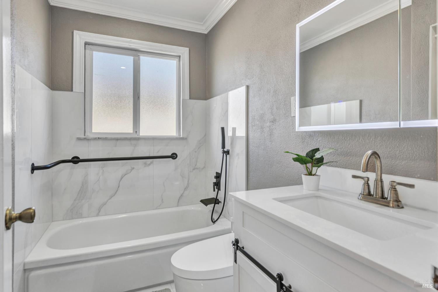 Detail Gallery Image 13 of 37 For 1260 Meadow Ln, Concord,  CA 94520 - 4 Beds | 3 Baths