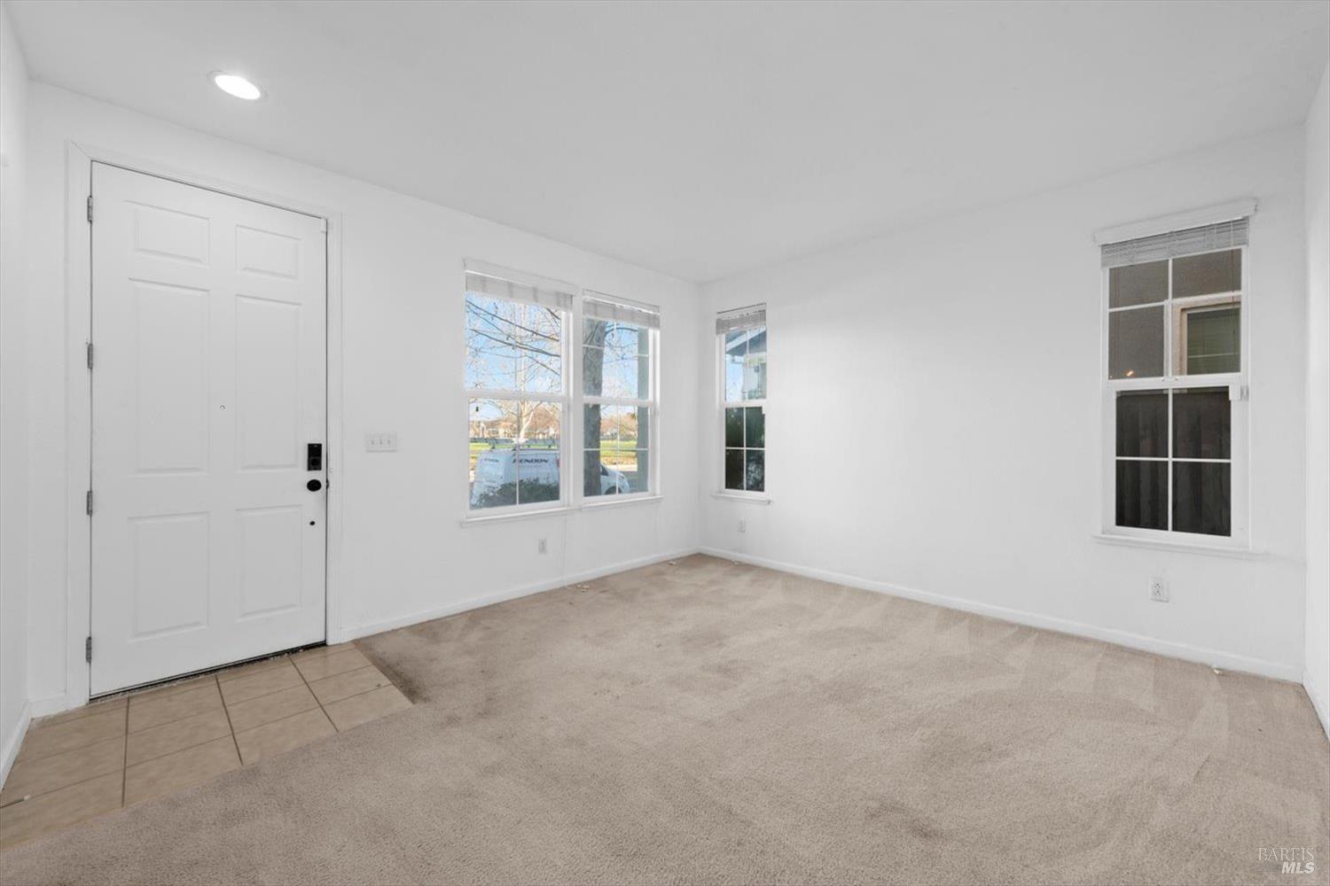 Detail Gallery Image 4 of 47 For 1325 Valley Glen Dr, Dixon,  CA 95620 - 3 Beds | 2/1 Baths