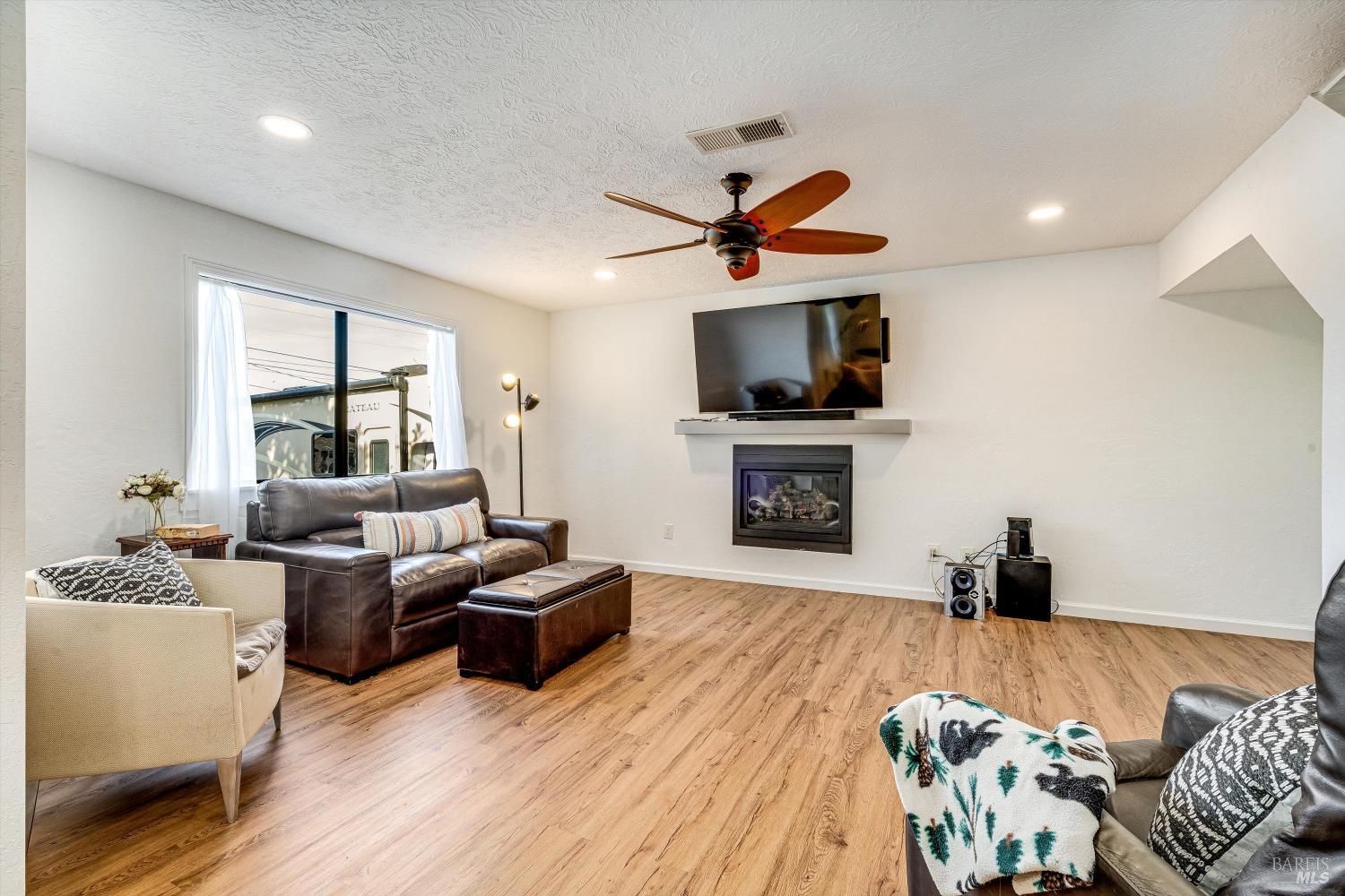 Detail Gallery Image 5 of 35 For 2164 Patton Ave, Napa,  CA 94559 - 4 Beds | 2 Baths