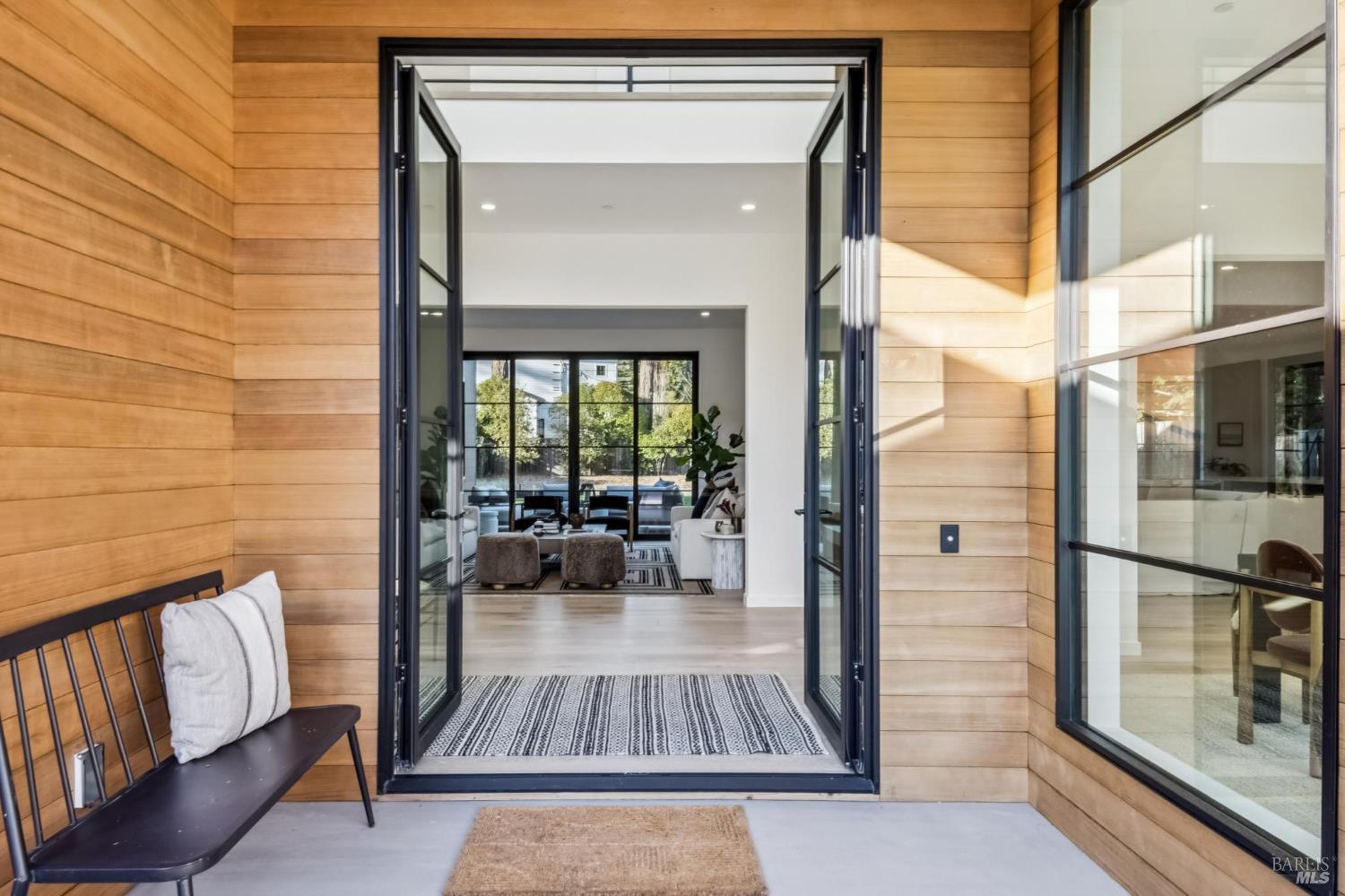 Detail Gallery Image 4 of 76 For 33 Fawn Dr, San Anselmo,  CA 94960 - 5 Beds | 4/1 Baths