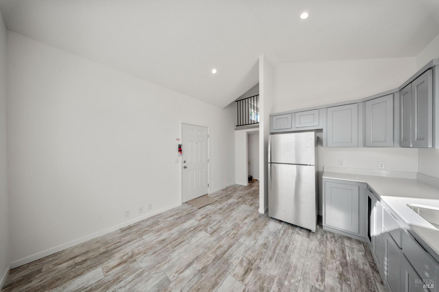 Detail Gallery Image 6 of 15 For 742 Francisco W Blvd B22, San Rafael,  CA 94901 - 1 Beds | 1 Baths