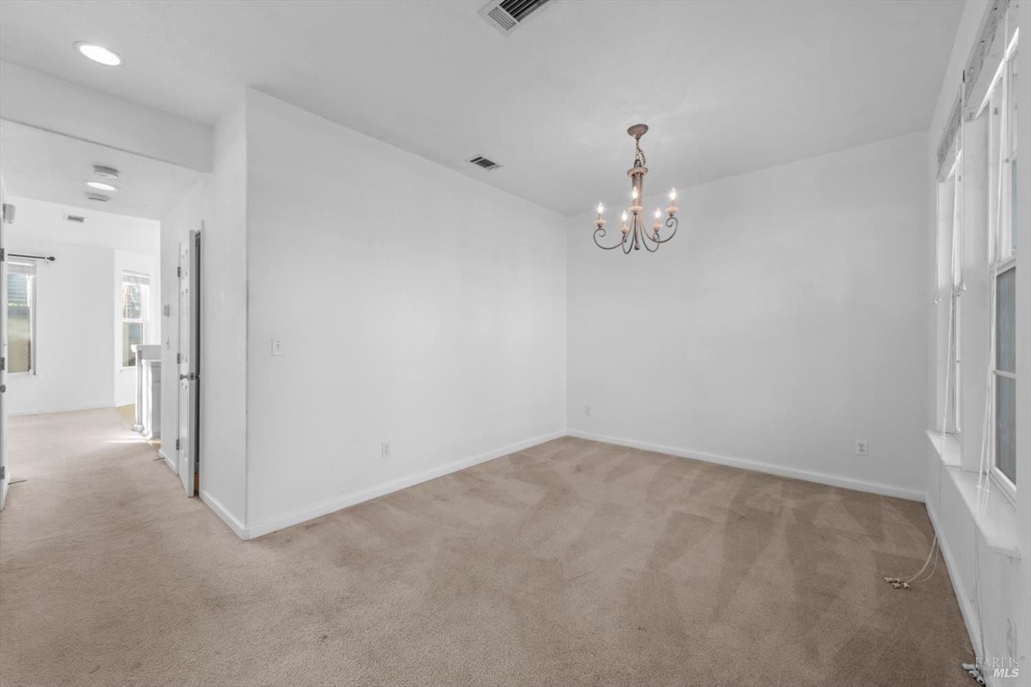 Detail Gallery Image 7 of 47 For 1325 Valley Glen Dr, Dixon,  CA 95620 - 3 Beds | 2/1 Baths