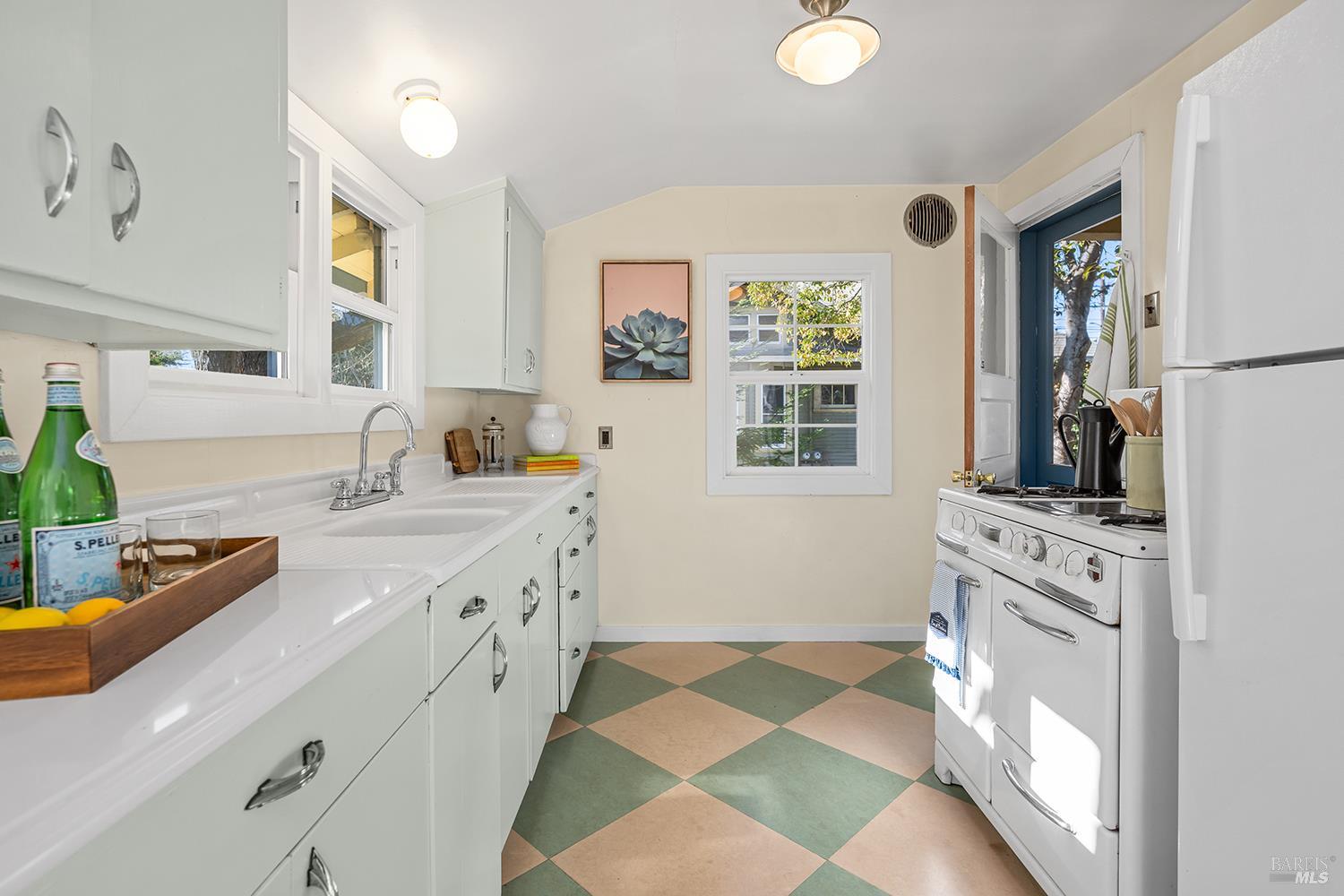 Detail Gallery Image 18 of 47 For 7225 Bodega Ave, Sebastopol,  CA 95472 - 2 Beds | 1 Baths