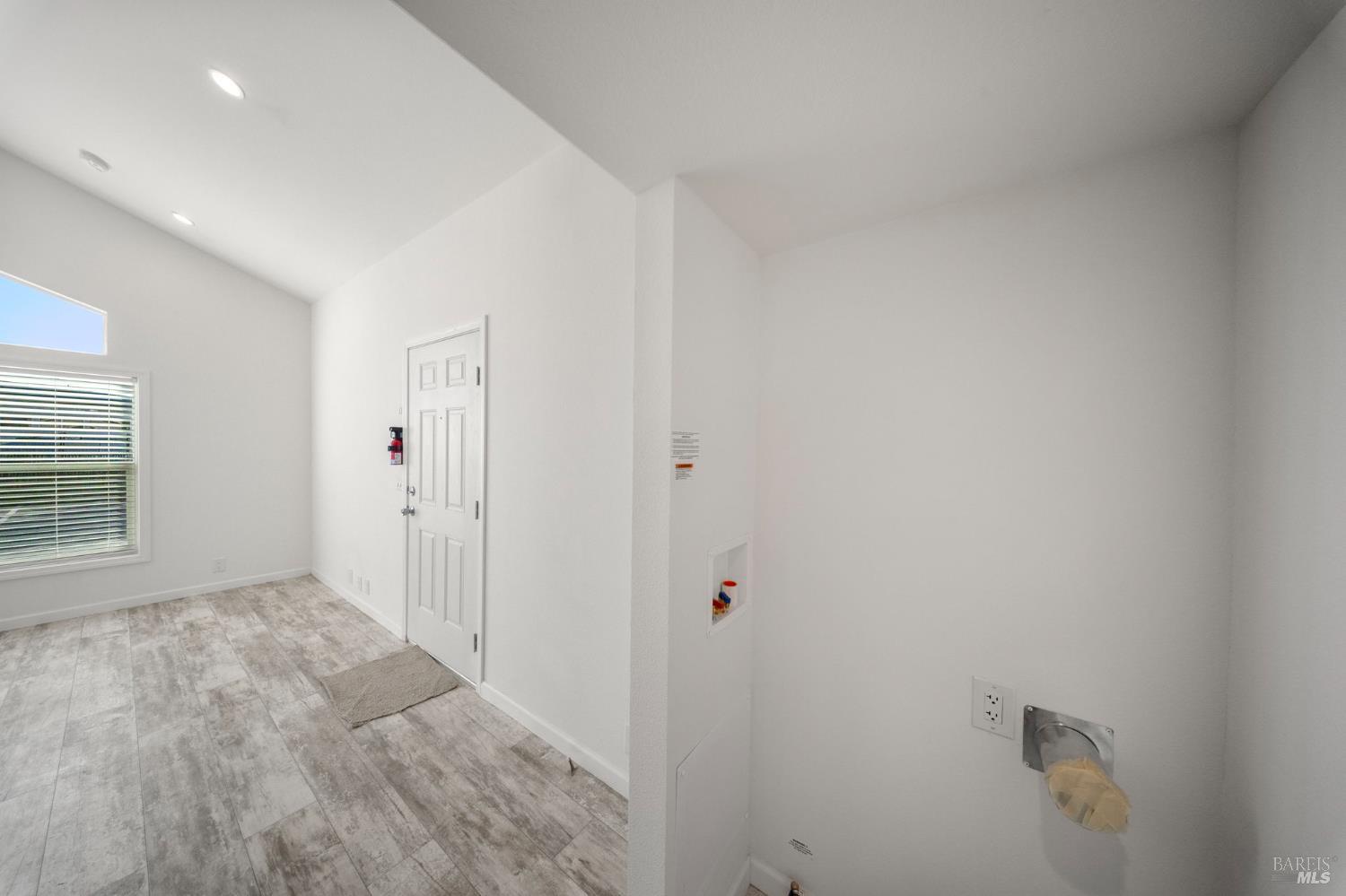 Detail Gallery Image 9 of 15 For 742 Francisco W Blvd B22, San Rafael,  CA 94901 - 1 Beds | 1 Baths