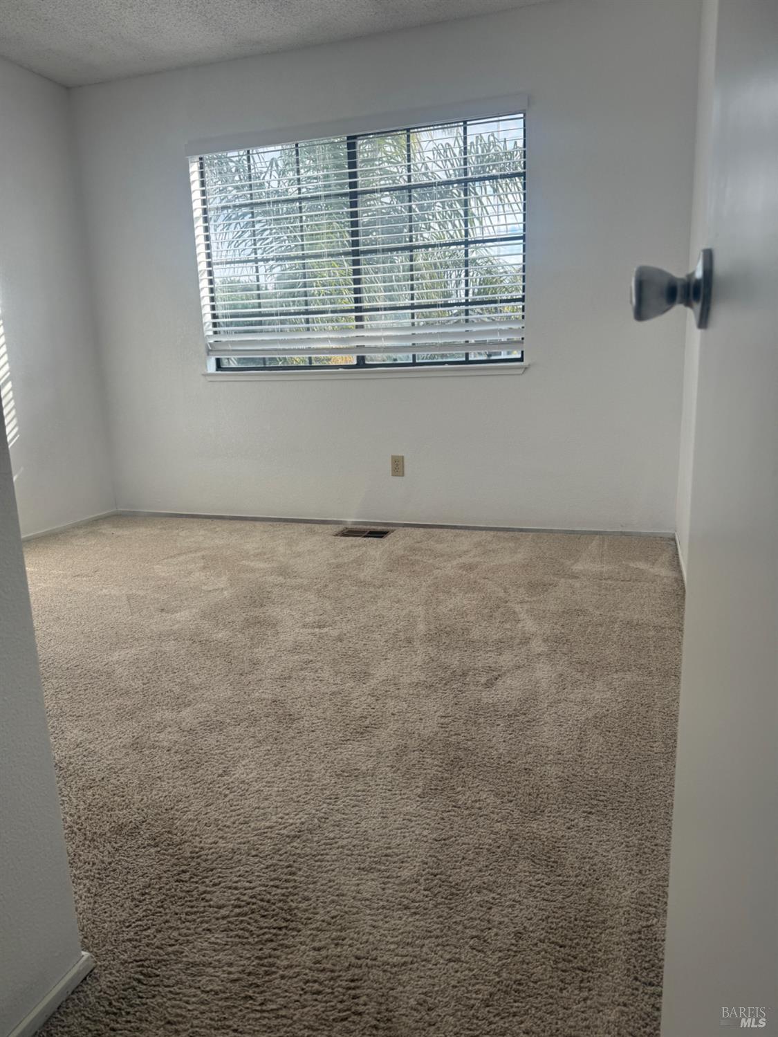 Detail Gallery Image 13 of 15 For 290 Kent Pl, American Canyon,  CA 94503 - 4 Beds | 2/1 Baths