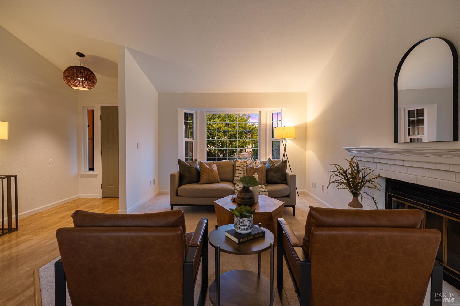 Detail Gallery Image 4 of 47 For 340 Kendrick Ln, Vacaville,  CA 95687 - 3 Beds | 2 Baths