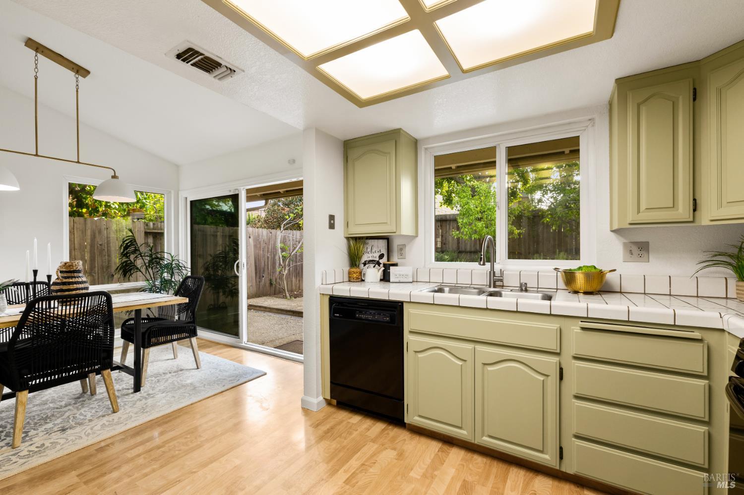 Detail Gallery Image 24 of 47 For 340 Kendrick Ln, Vacaville,  CA 95687 - 3 Beds | 2 Baths