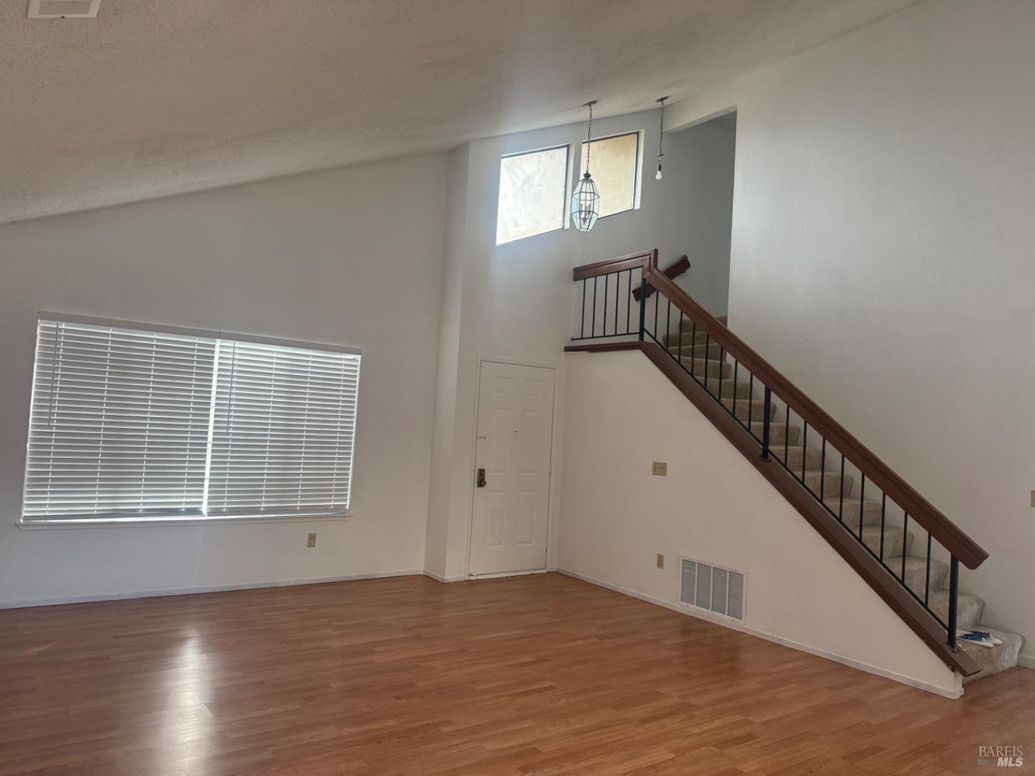 Detail Gallery Image 2 of 15 For 290 Kent Pl, American Canyon,  CA 94503 - 4 Beds | 2/1 Baths