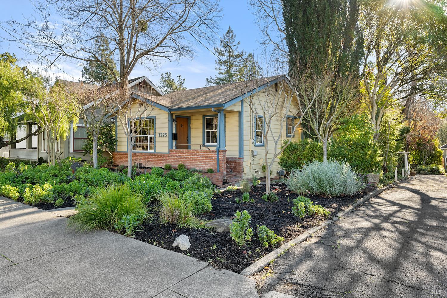 Detail Gallery Image 2 of 47 For 7225 Bodega Ave, Sebastopol,  CA 95472 - 2 Beds | 1 Baths