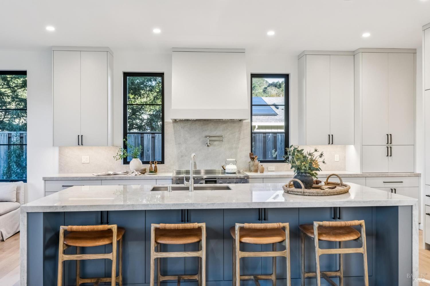 Detail Gallery Image 17 of 76 For 33 Fawn Dr, San Anselmo,  CA 94960 - 5 Beds | 4/1 Baths