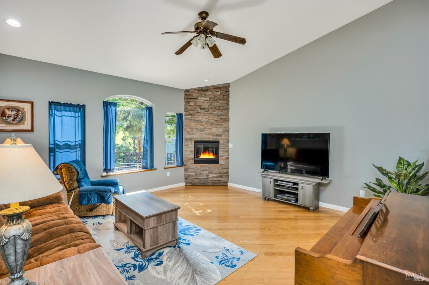 Detail Gallery Image 6 of 51 For 2720 Hartley St, Lakeport,  CA 95453 - 4 Beds | 3/1 Baths