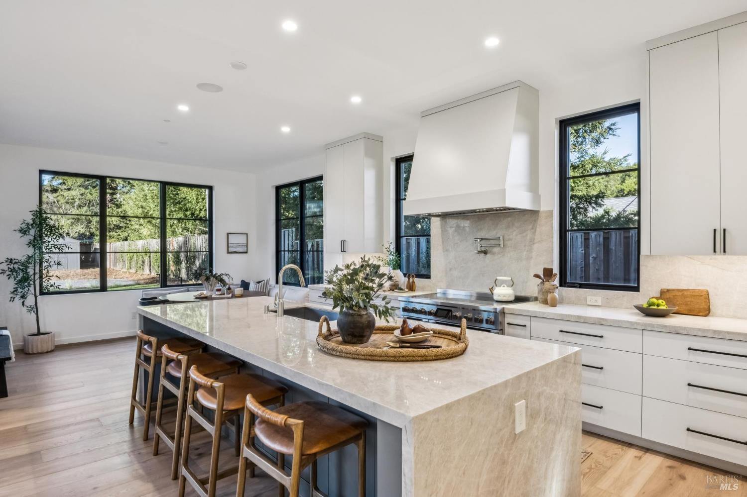 Detail Gallery Image 6 of 76 For 33 Fawn Dr, San Anselmo,  CA 94960 - 5 Beds | 4/1 Baths