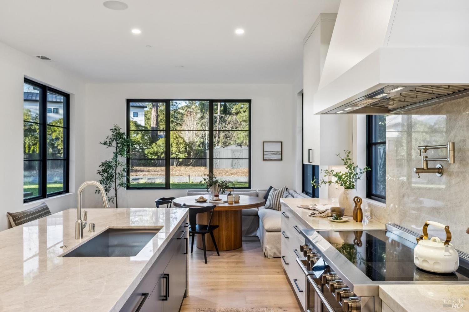 Detail Gallery Image 22 of 76 For 33 Fawn Dr, San Anselmo,  CA 94960 - 5 Beds | 4/1 Baths