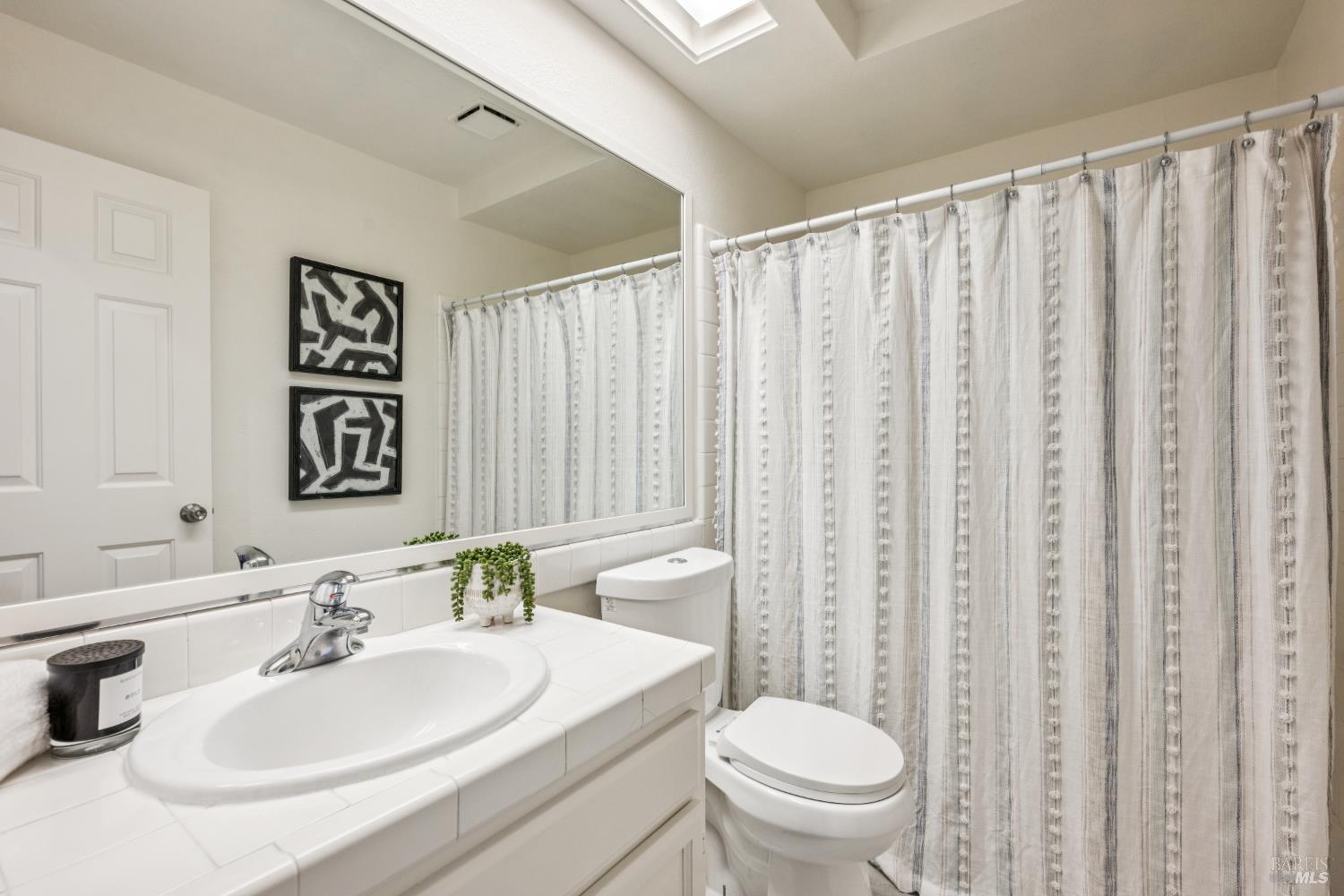 Detail Gallery Image 33 of 41 For 160 Flametree Cir, Windsor,  CA 95492 - 3 Beds | 2 Baths