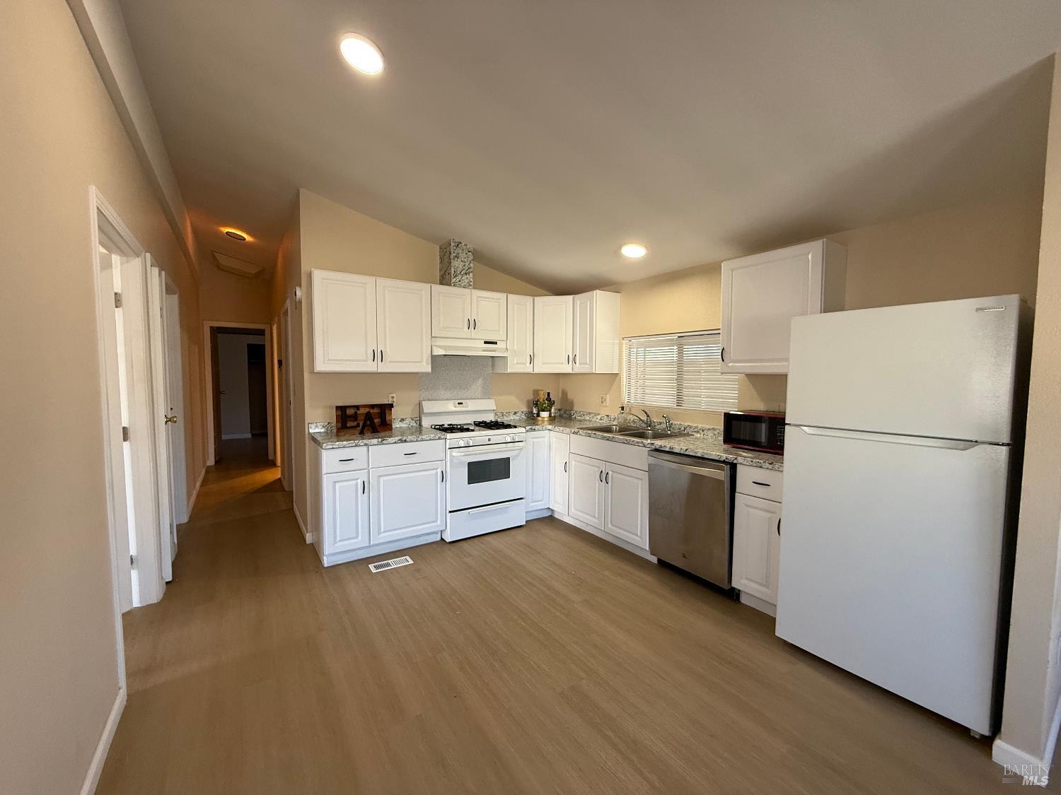 Detail Gallery Image 8 of 25 For 190 Apple Ln, Santa Rosa,  CA 95407 - 2 Beds | 2 Baths