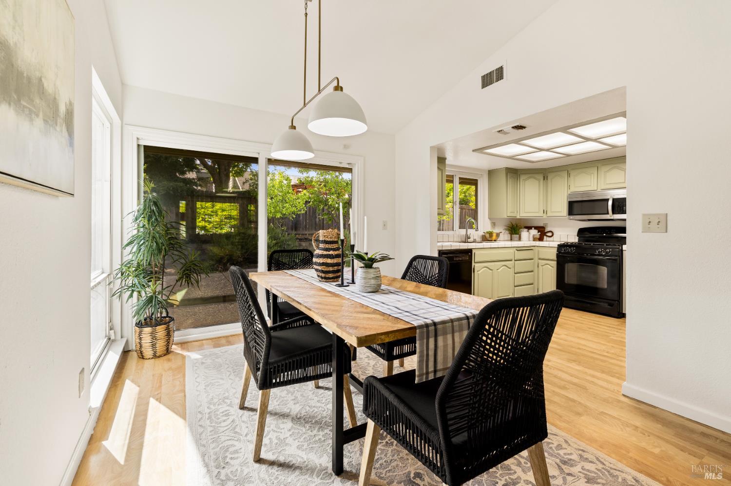 Detail Gallery Image 19 of 47 For 340 Kendrick Ln, Vacaville,  CA 95687 - 3 Beds | 2 Baths