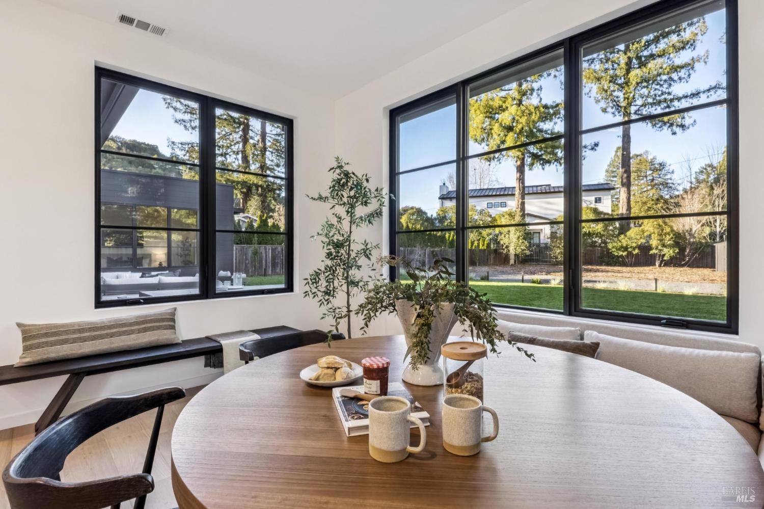 Detail Gallery Image 25 of 76 For 33 Fawn Dr, San Anselmo,  CA 94960 - 5 Beds | 4/1 Baths